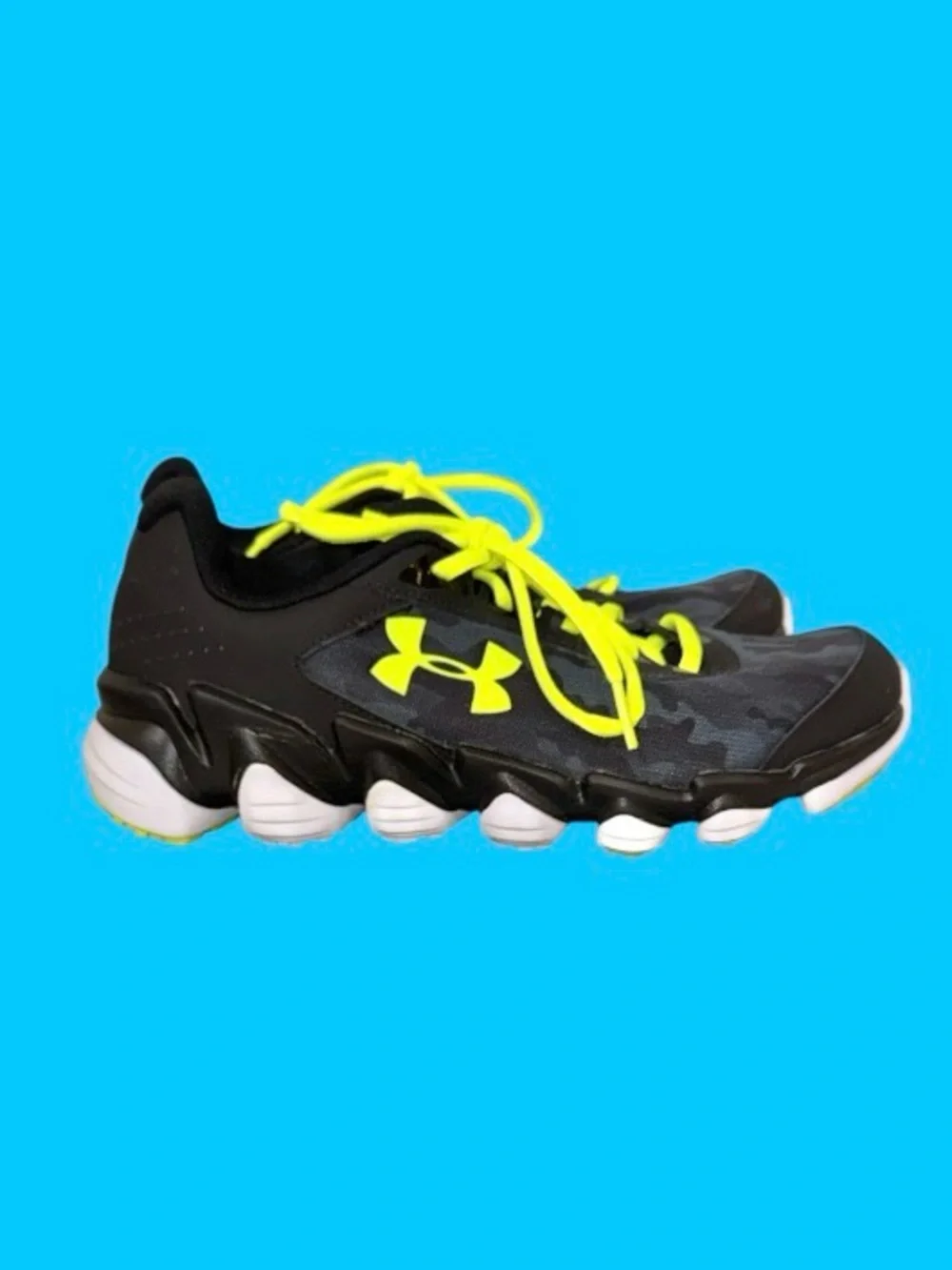 UNDER ARMOUR SPINE DISRUPT bog boys running tennis shoes size 6.5 - MINT!